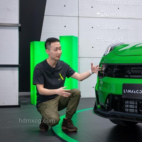 “左脚刹车，右脚油门”推崇现象背后的行业洞察